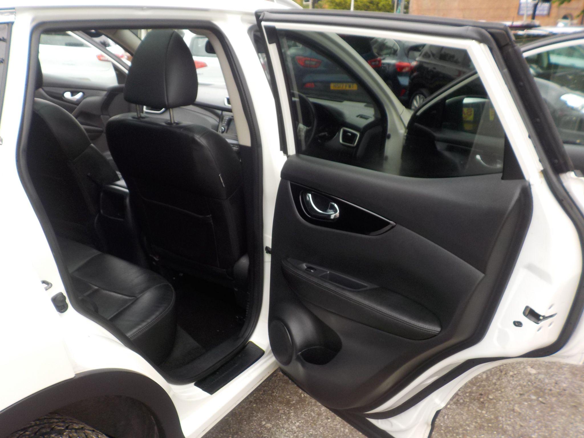 Nissan Qashqai 1.6 dCi Tekna 2WD Euro 5 (s/s) 5dr