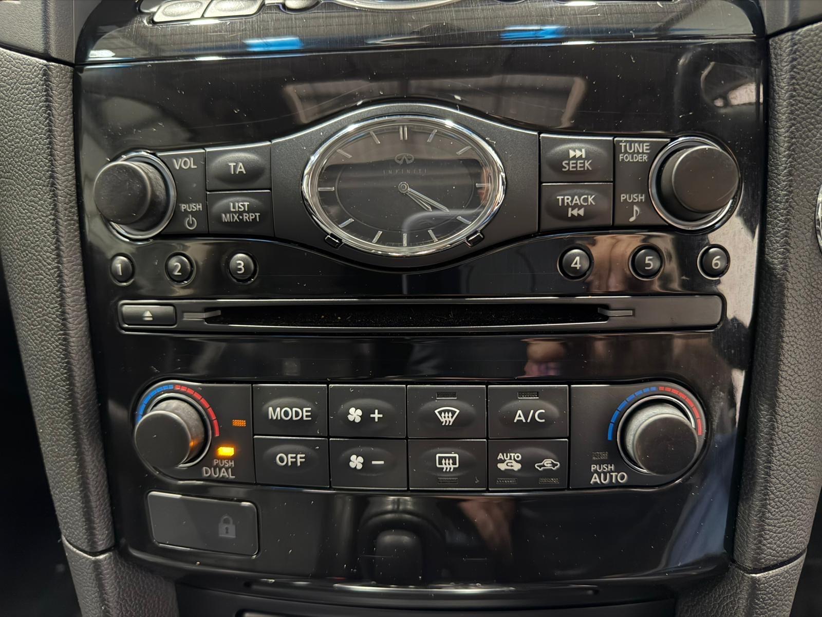 Infiniti QX70 view 30