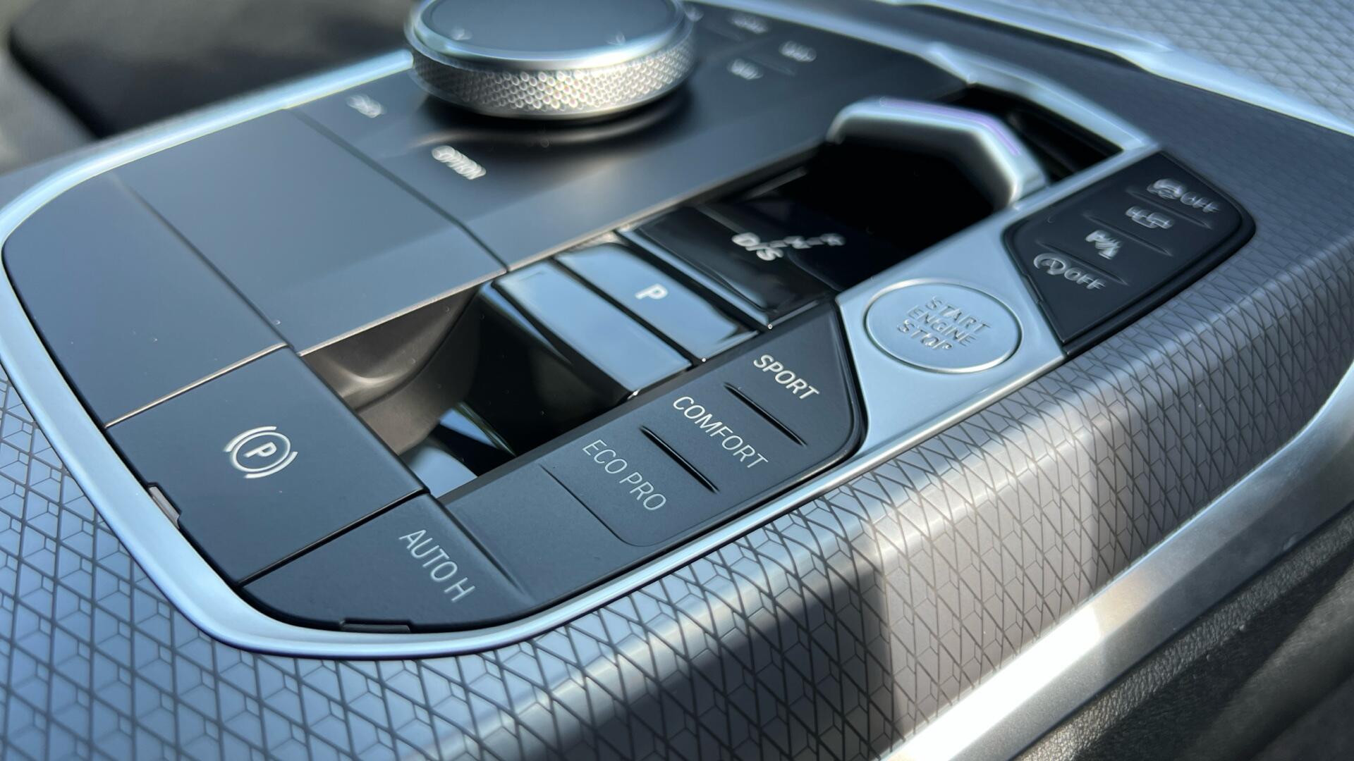 BMW 3 Series view 19