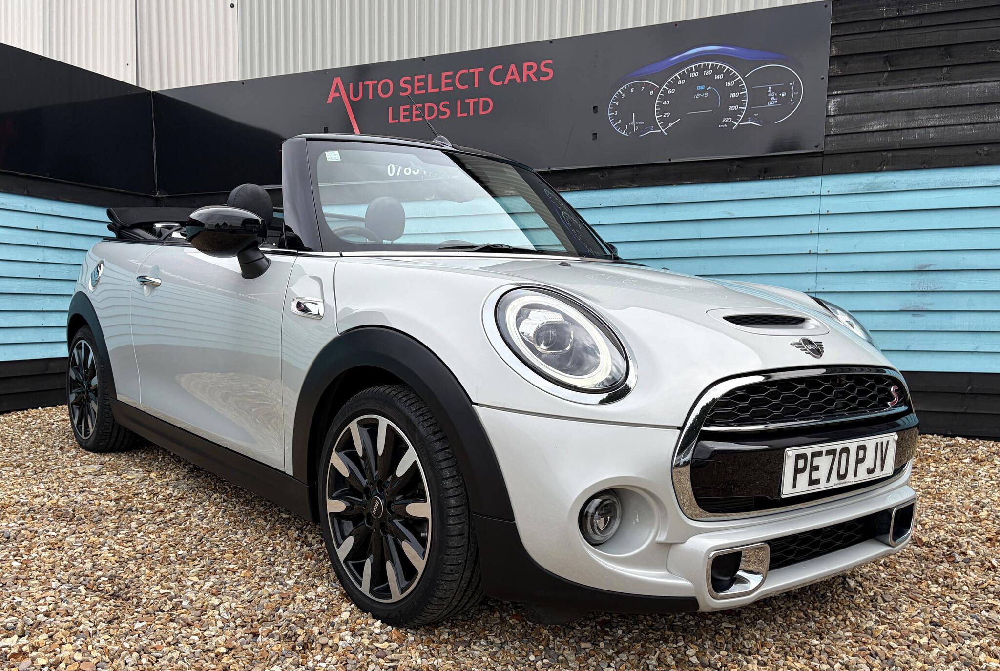 Mini Convertible view 6