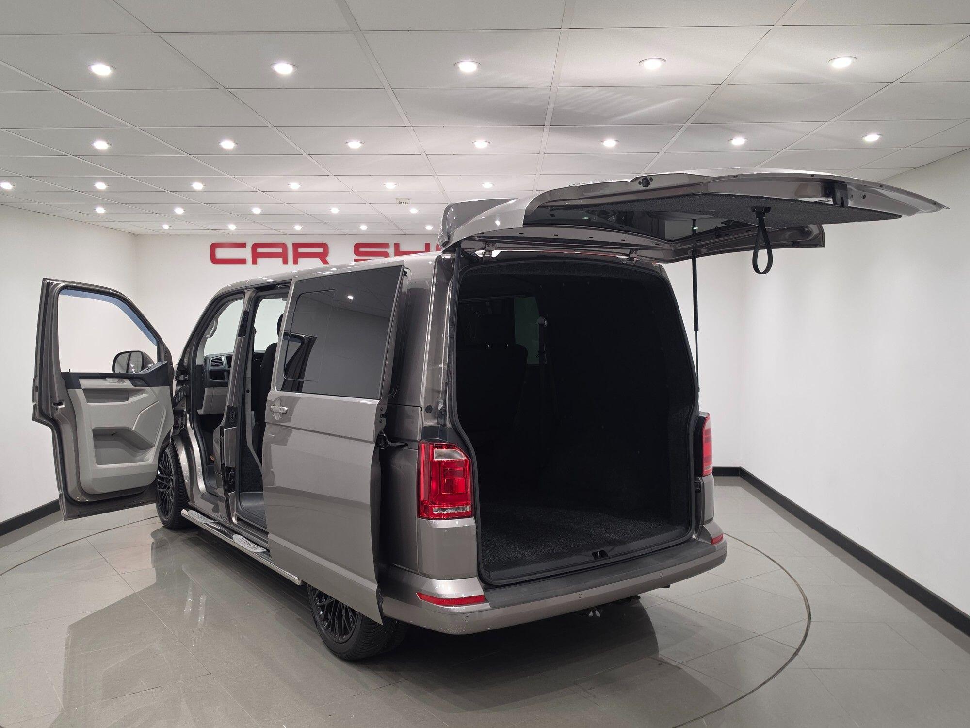 Volkswagen Transporter view 11