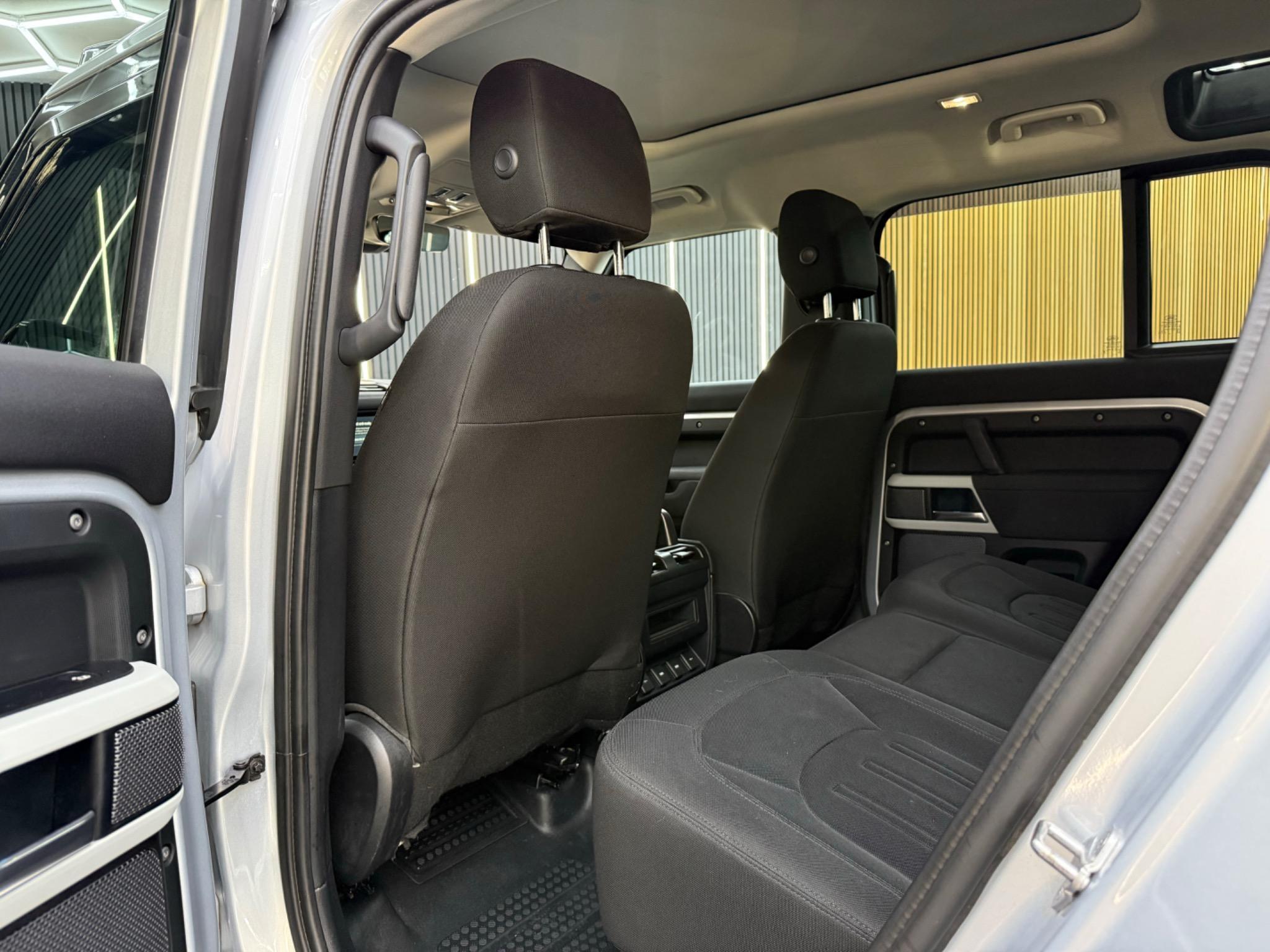 Land Rover Defender 110 view 13