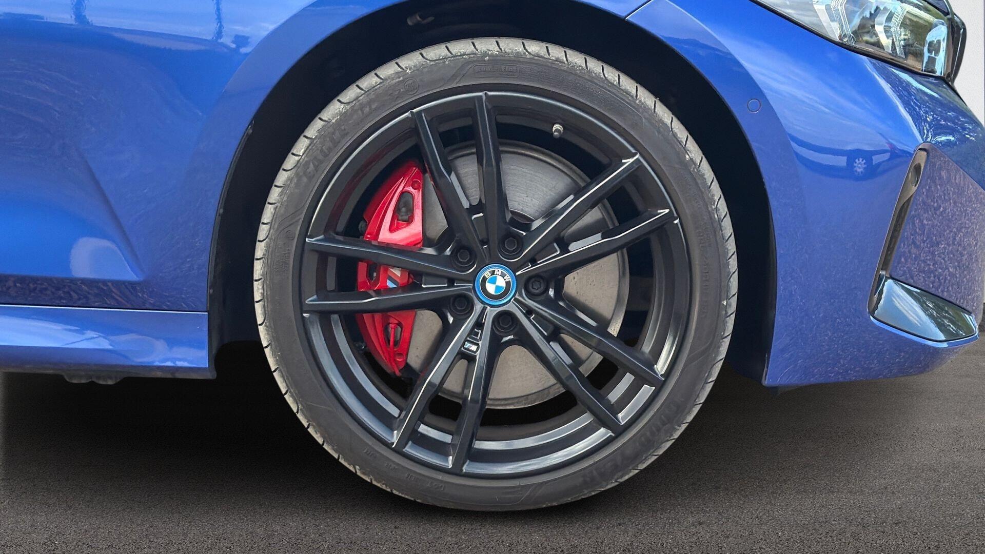 BMW 3 Series view 14