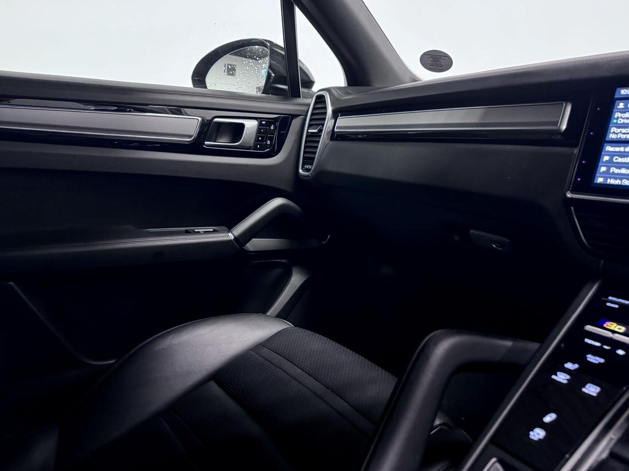 Porsche Cayenne view 39