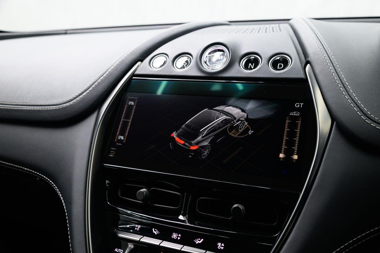 Aston Martin DBX view 57