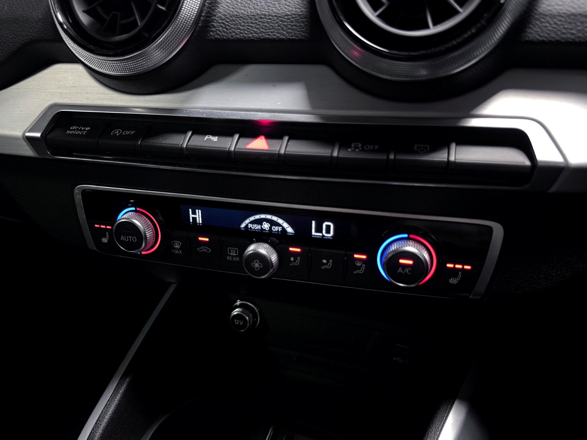 Audi SQ2 view 34