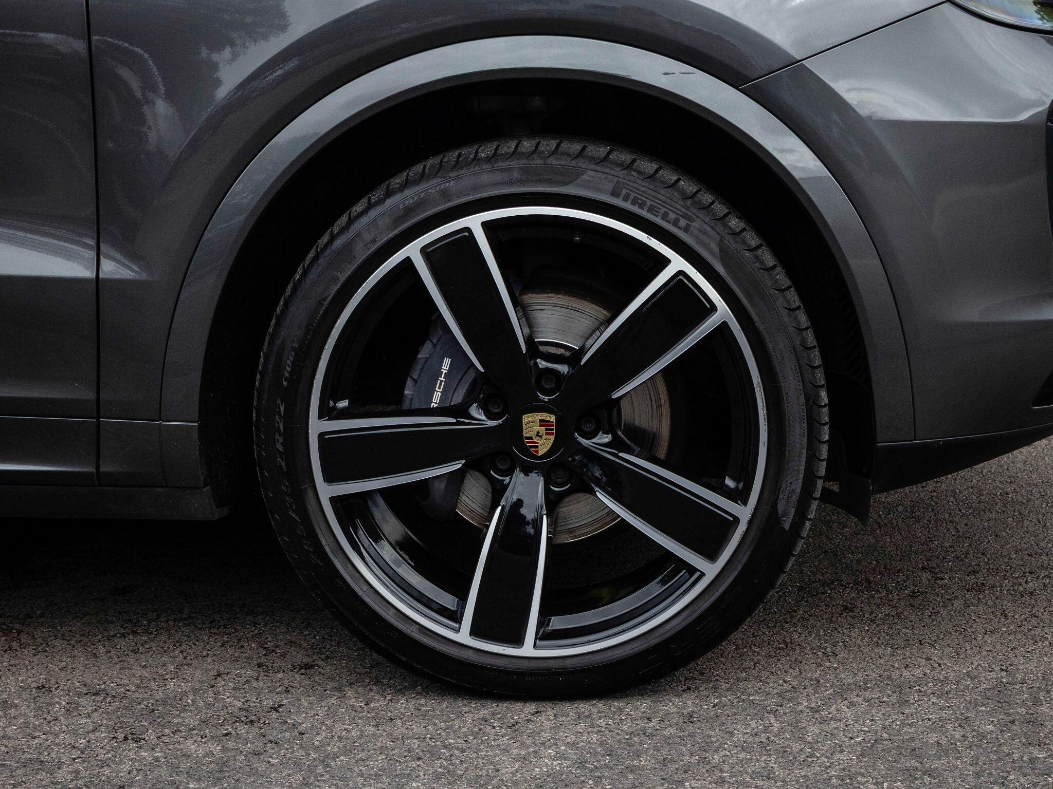 Porsche Cayenne view 22