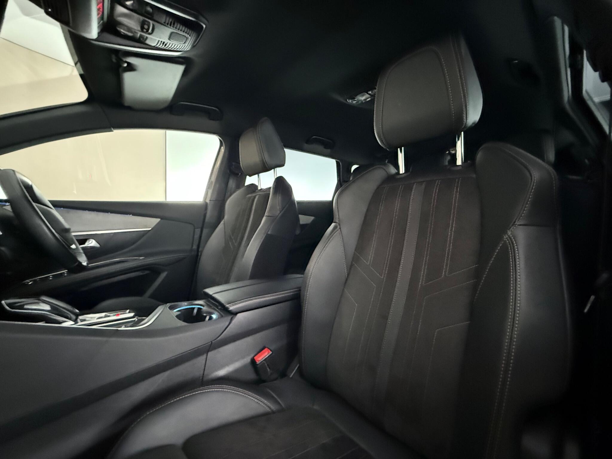 Peugeot 5008 view 34