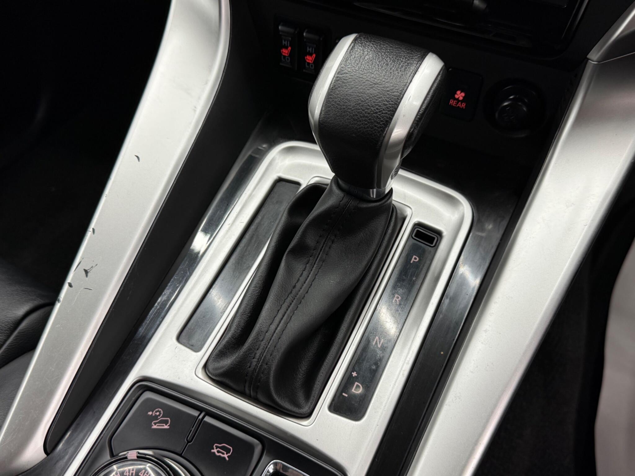 Mitsubishi Shogun Sport view 25