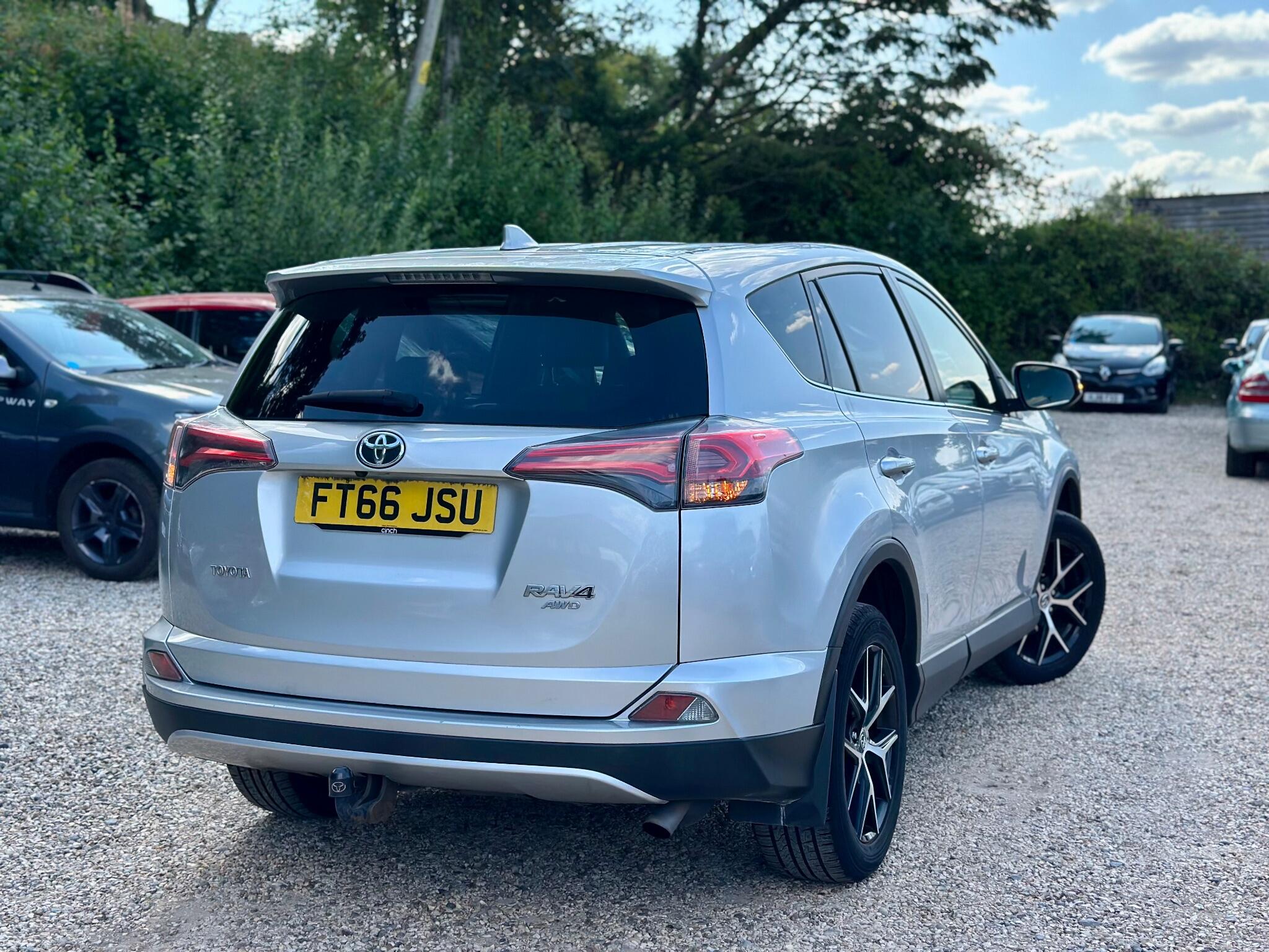 Toyota Rav4 view 13