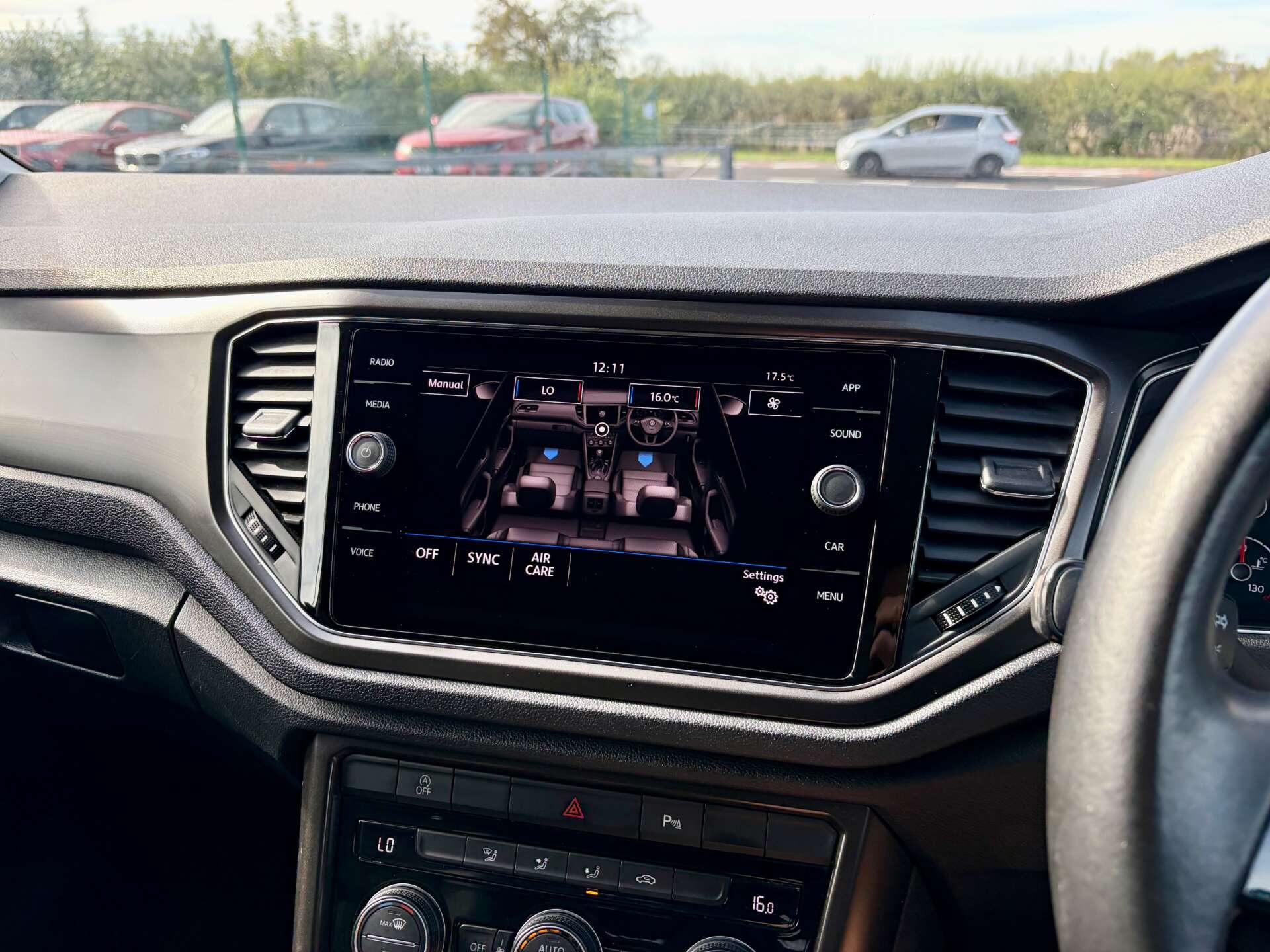 Volkswagen T-Roc view 43