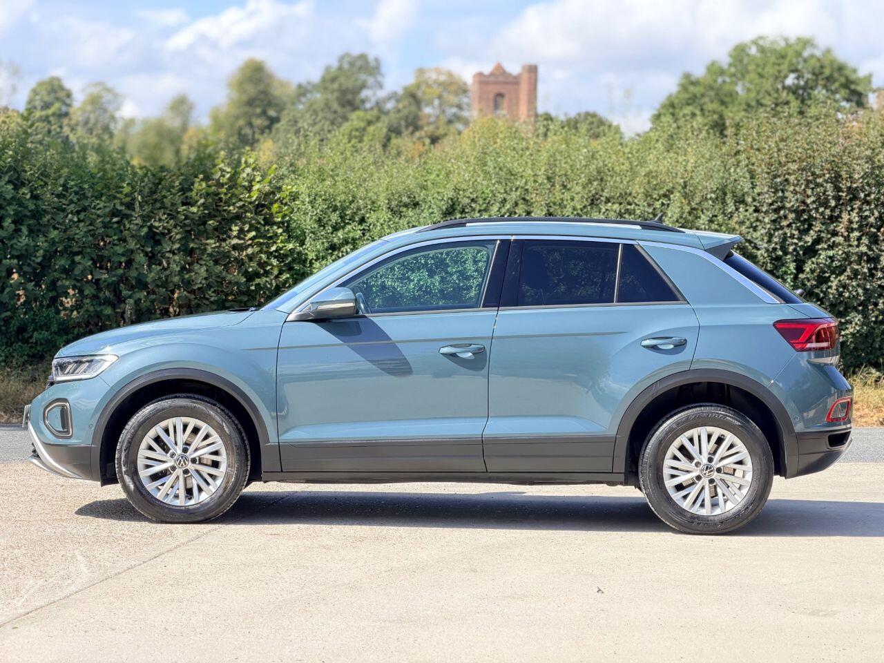 Volkswagen T-Roc view 9