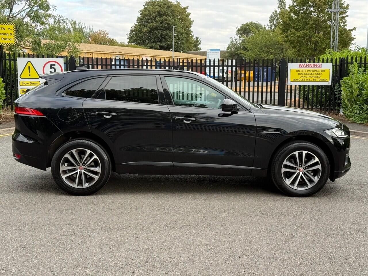Jaguar F-Pace view 8