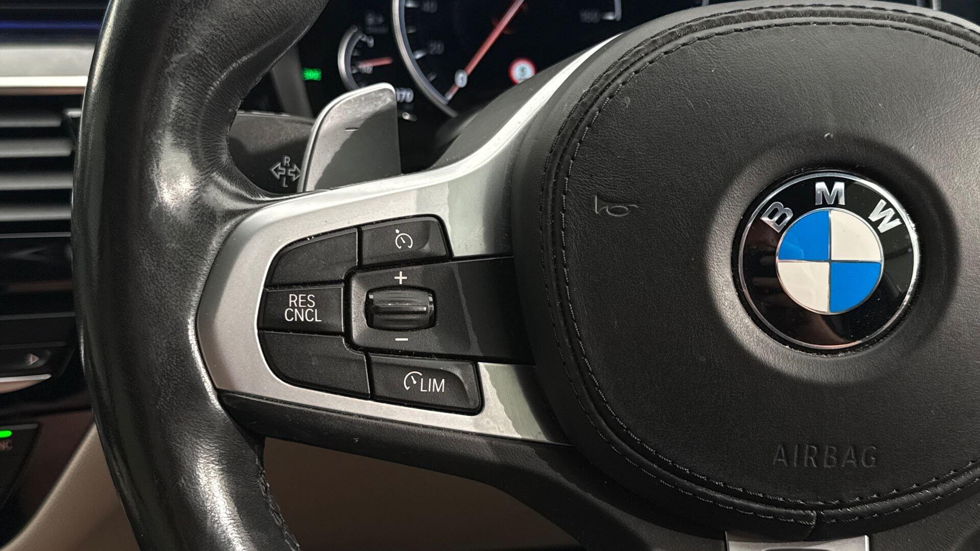 BMW 5 Series view 17