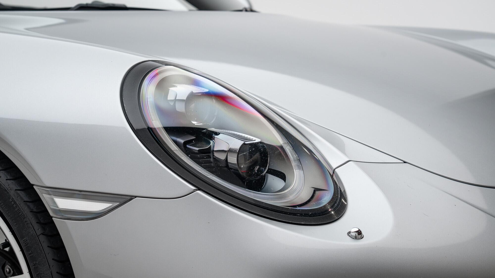 Porsche 911 view 22
