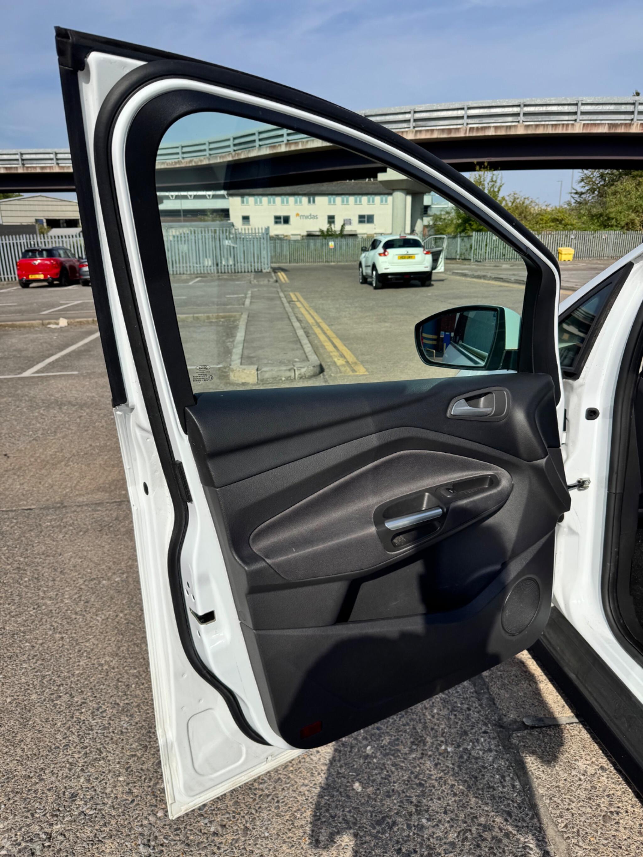Ford C-Max view 33