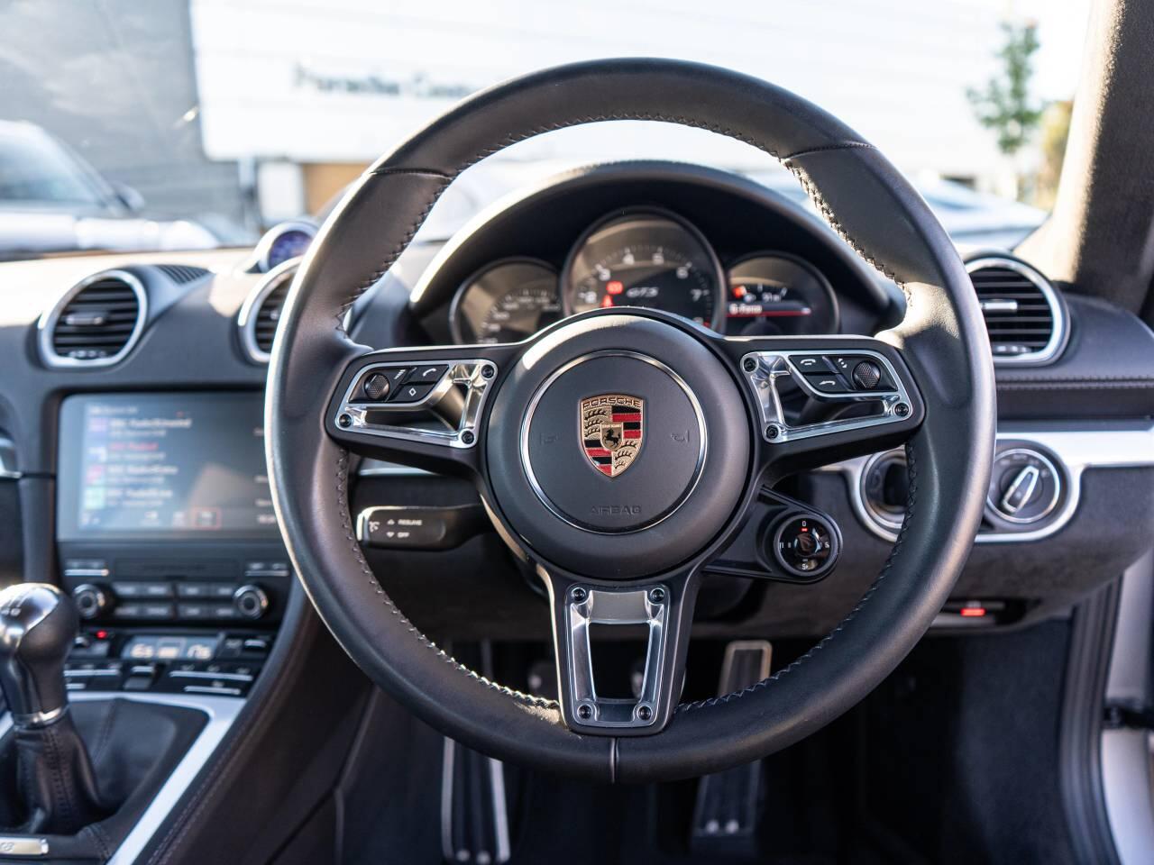 Porsche Cayman view 17