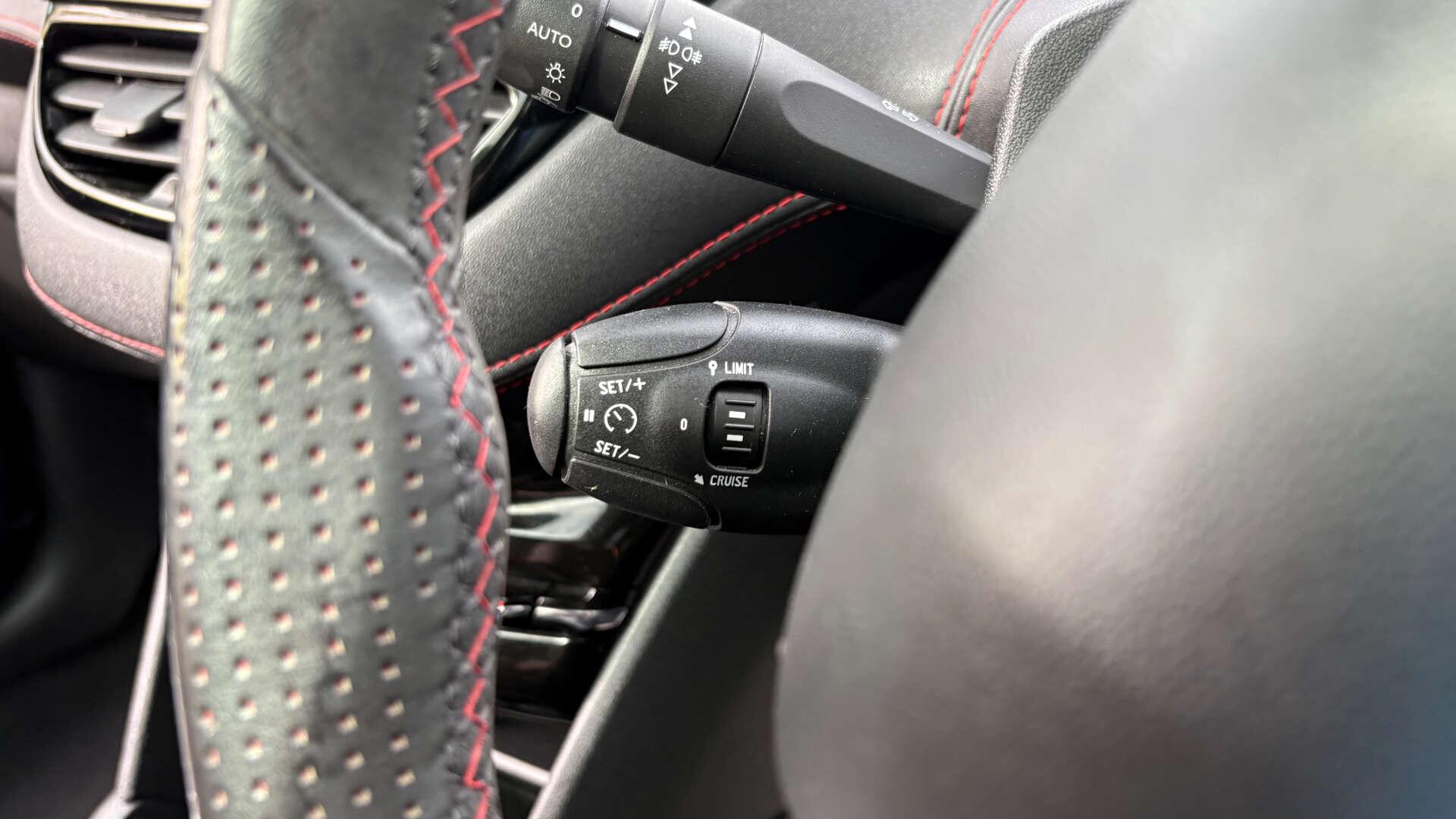 Peugeot 208 view 20