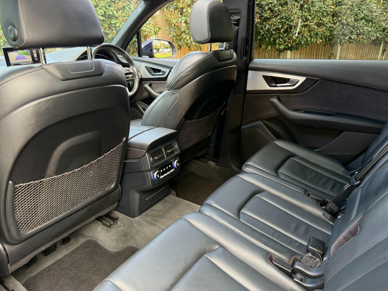 Audi Q7 view 38