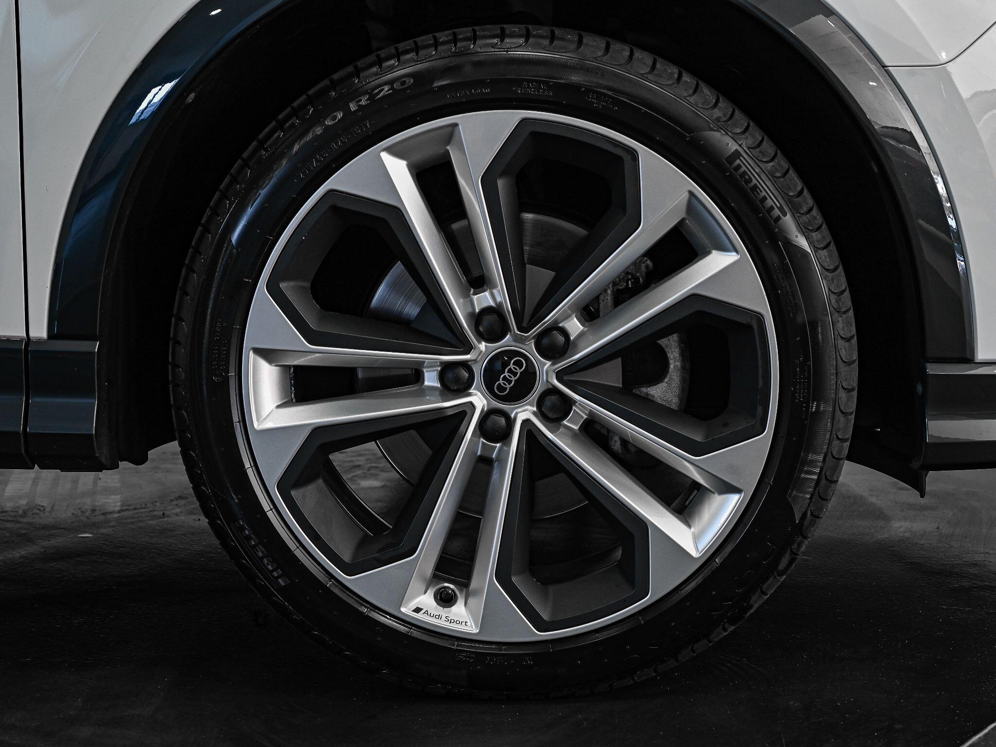 Audi Q3 view 6