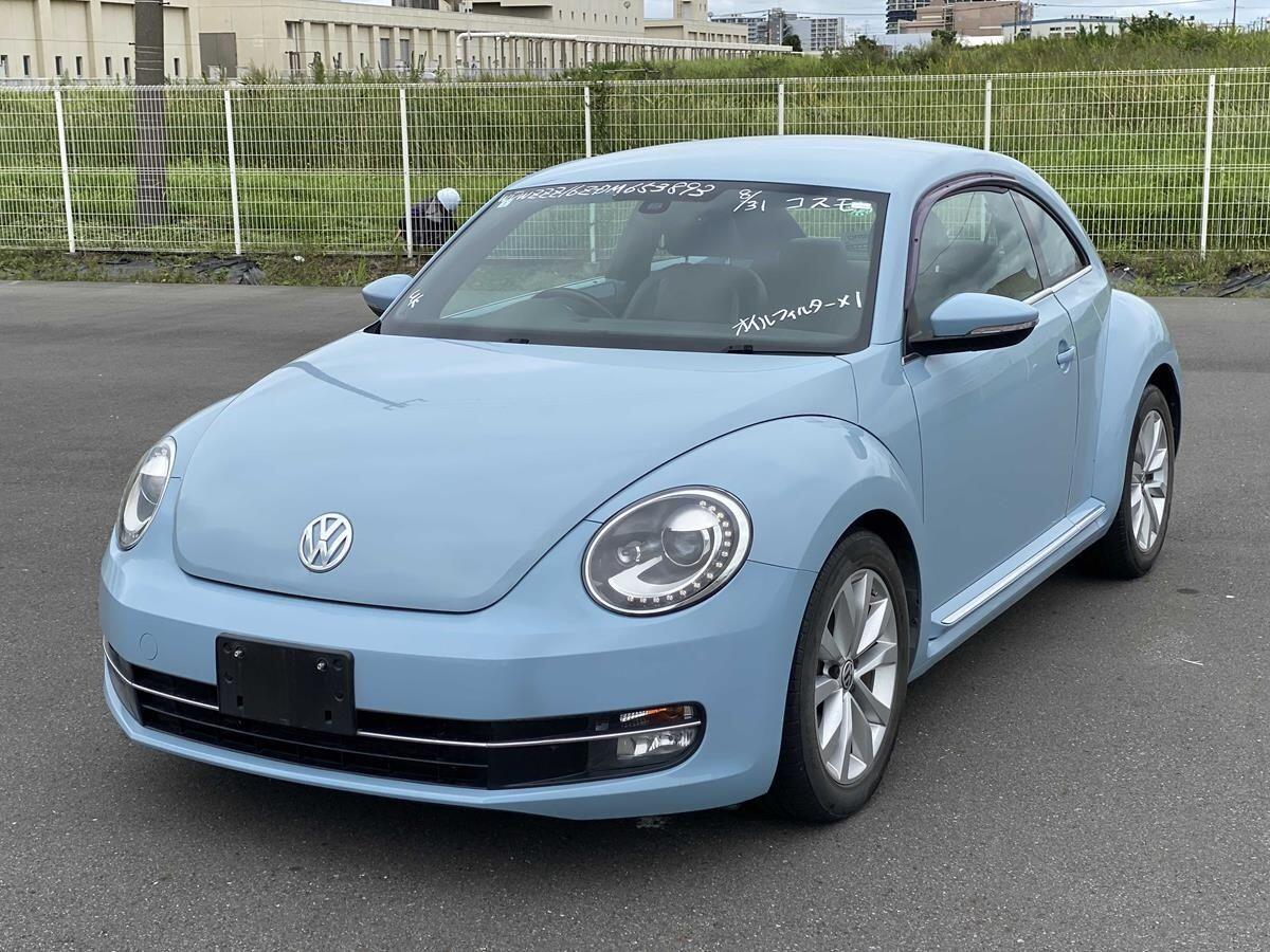 Volkswagen Beetle view 4