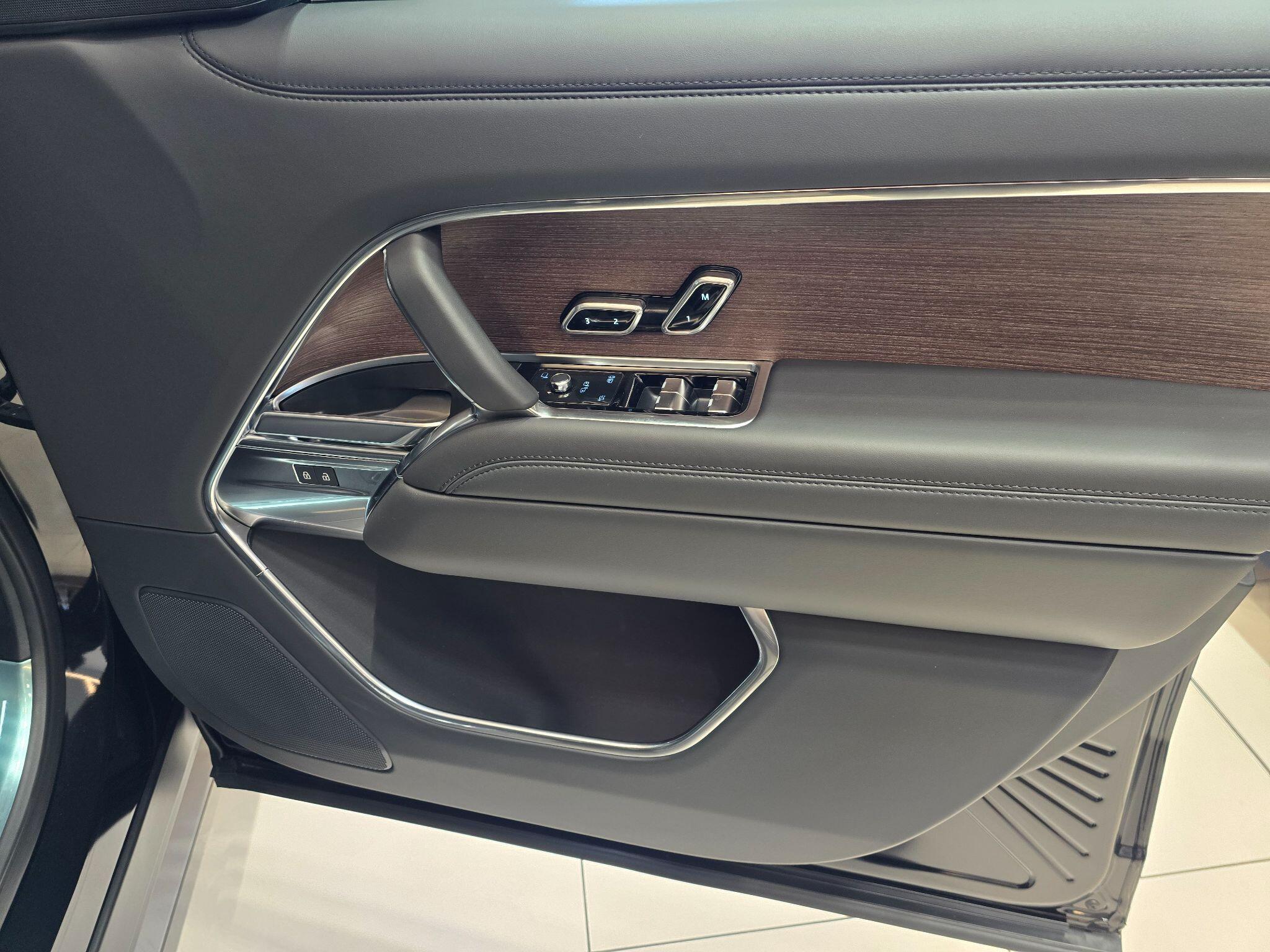 Land Rover Range Rover view 9