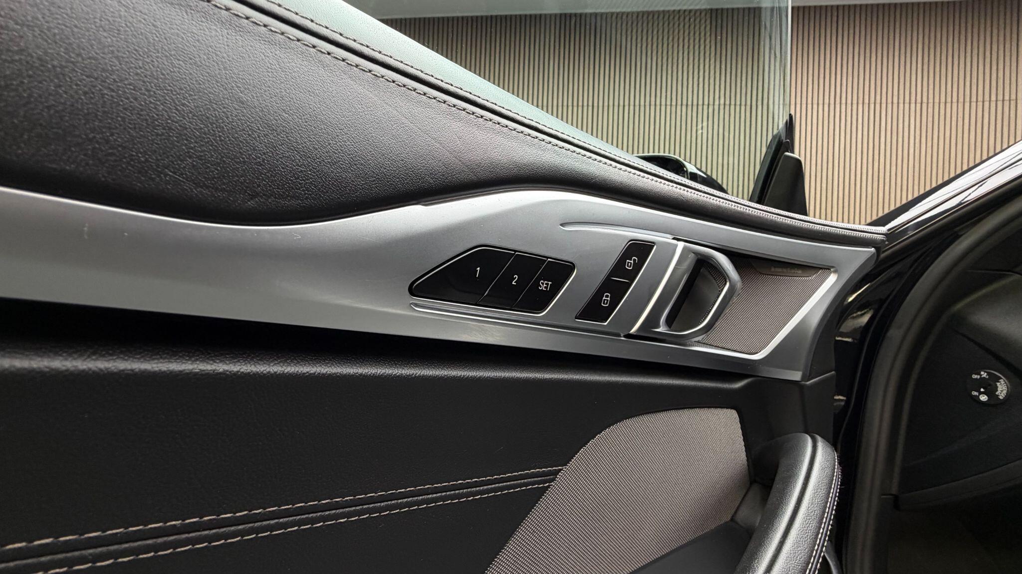 BMW 8 Series view 10