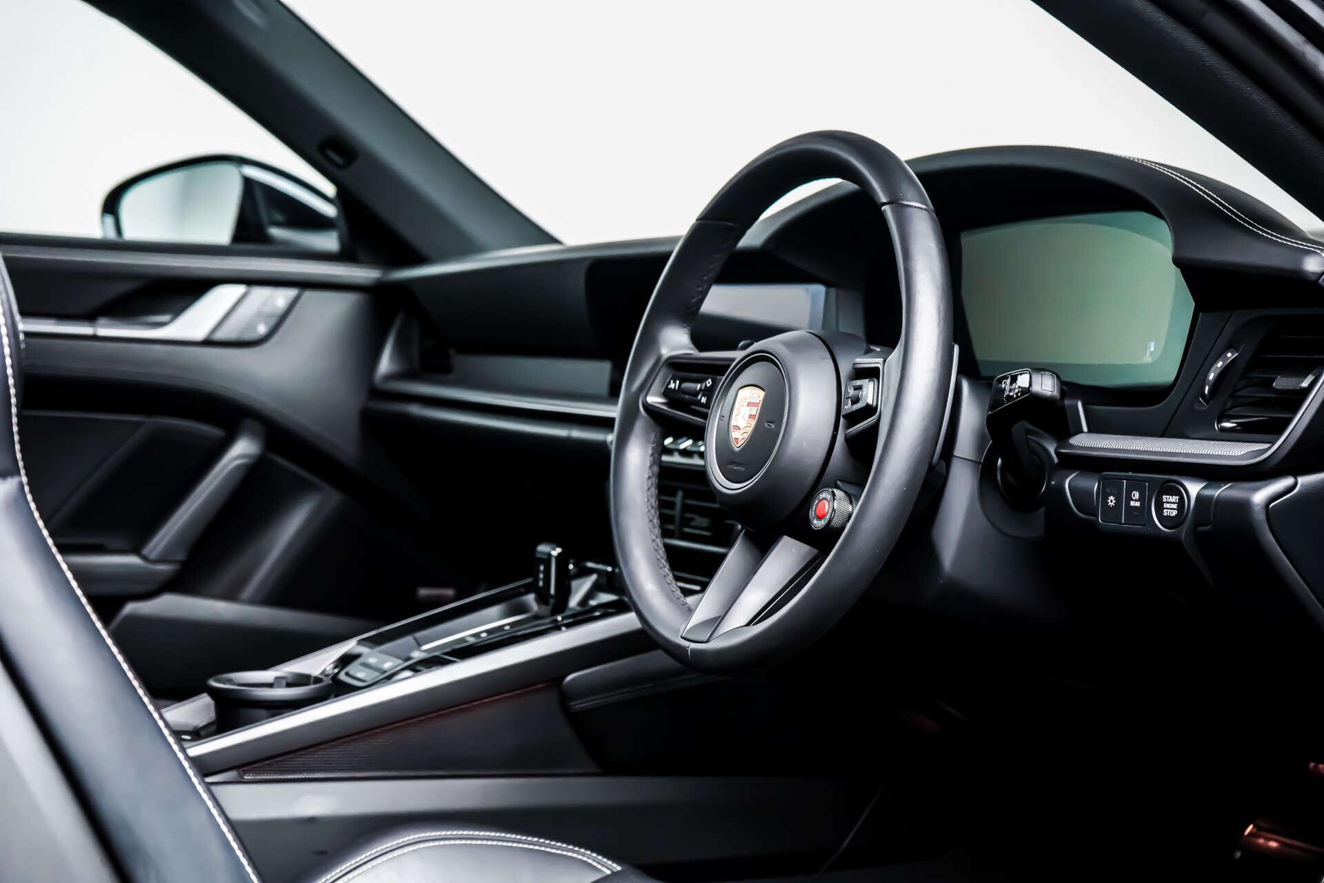 Porsche 911 view 8