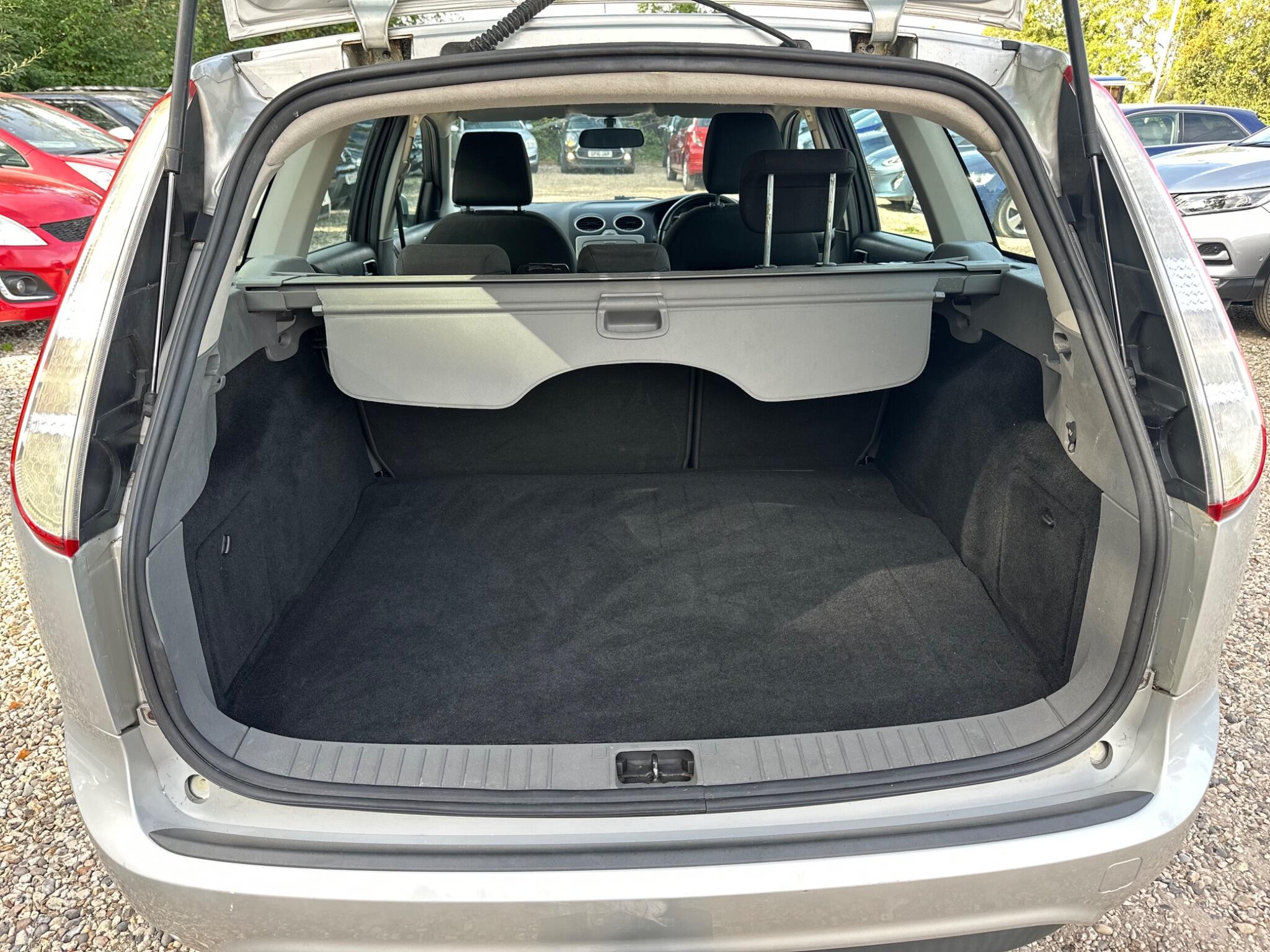 Ford Focus view 17