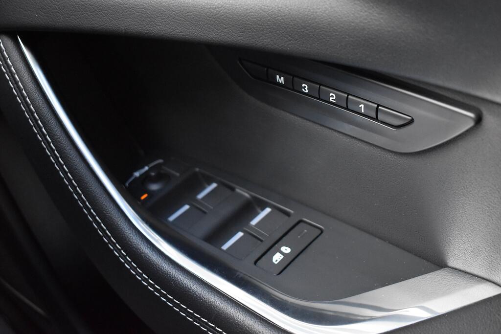 Jaguar Xe view 48
