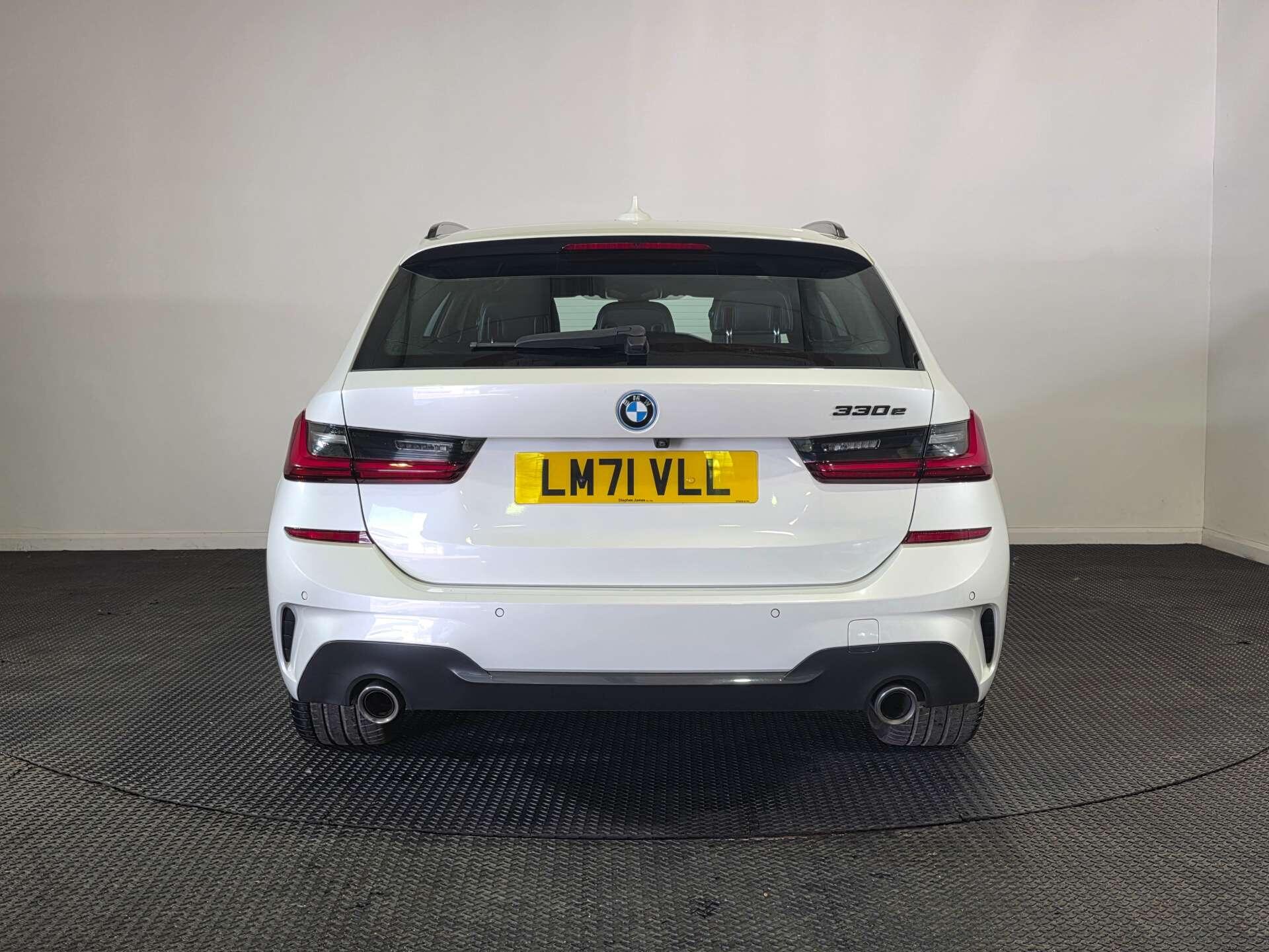 BMW 3 Series view 6