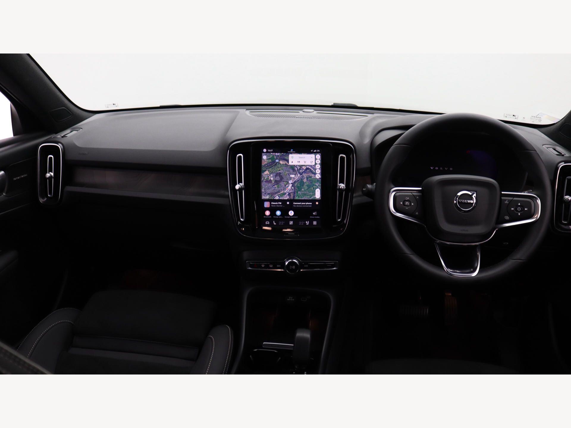 Volvo XC40 view 6