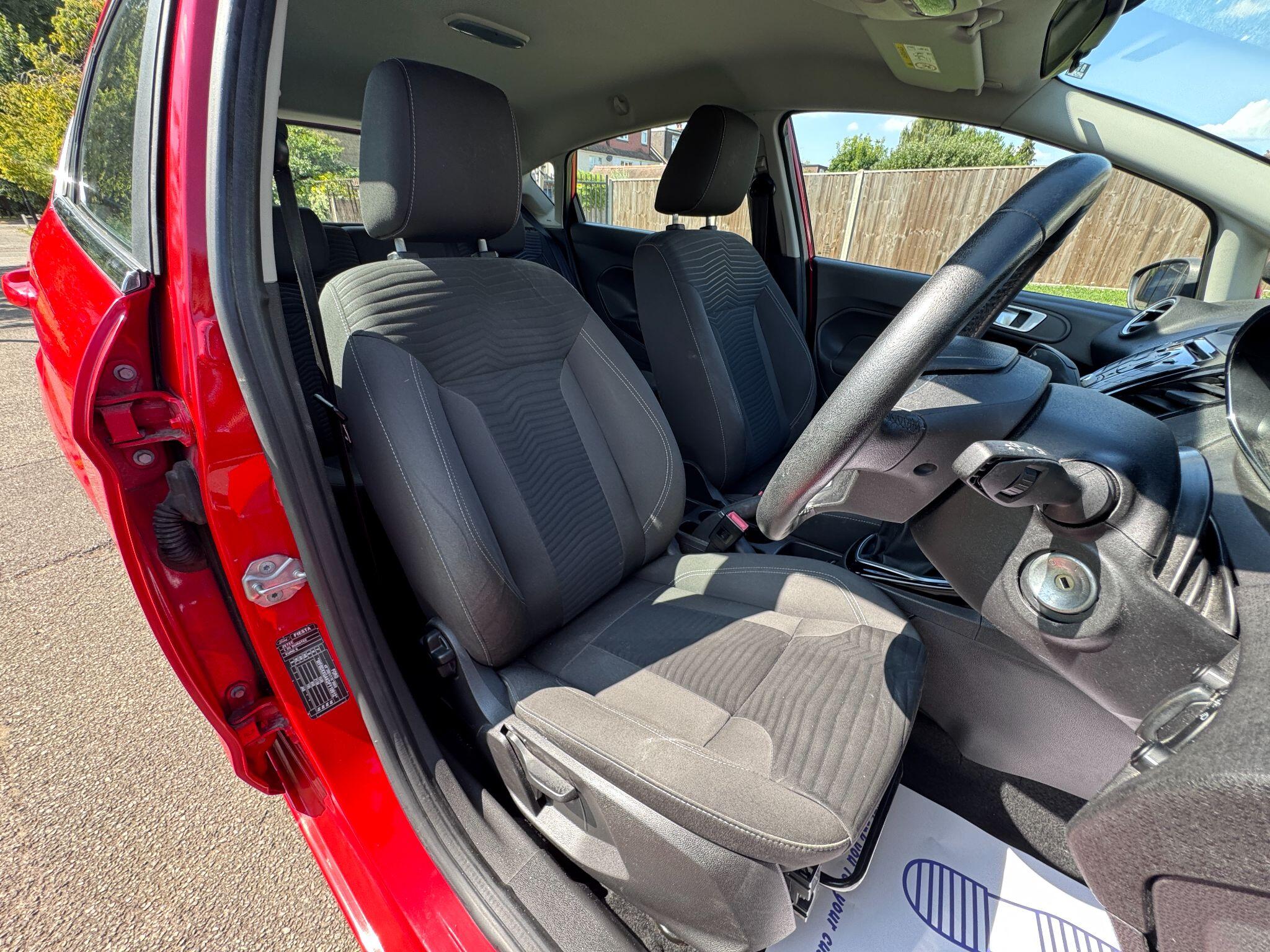 2015 Ford Fiesta image 36