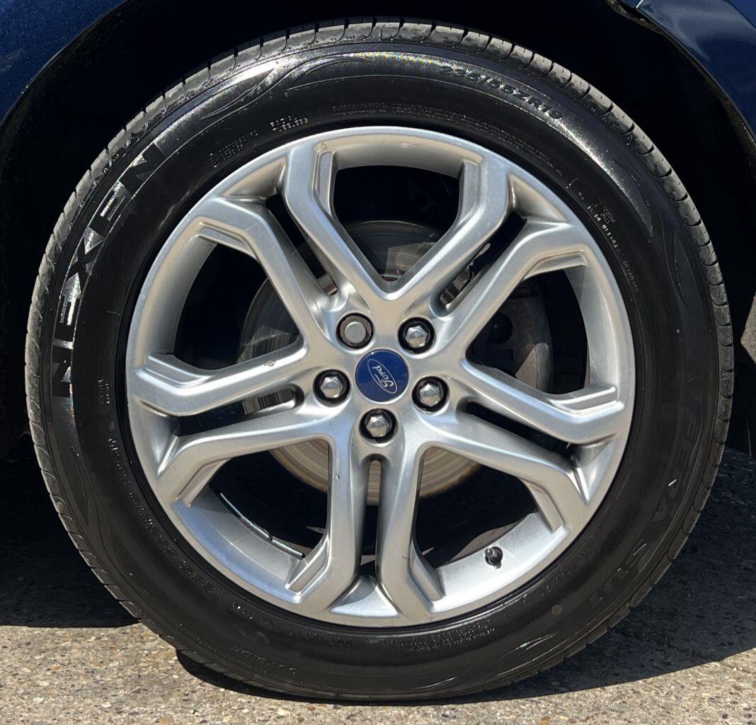 Ford Edge view 13