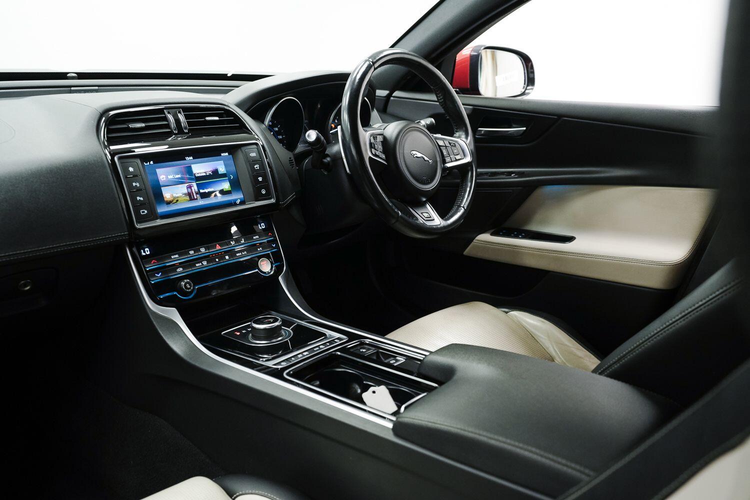 Jaguar Xe view 18