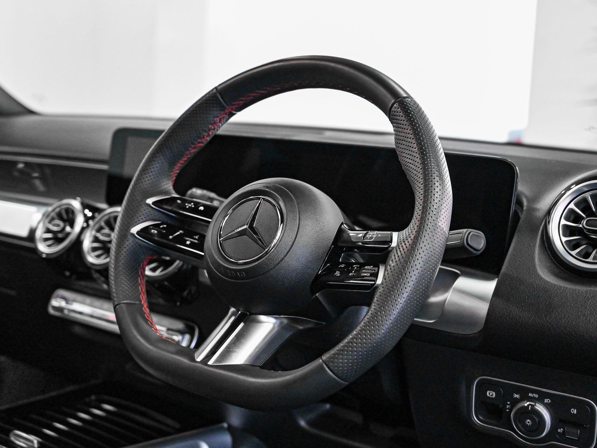 Mercedes-Benz GLB view 8