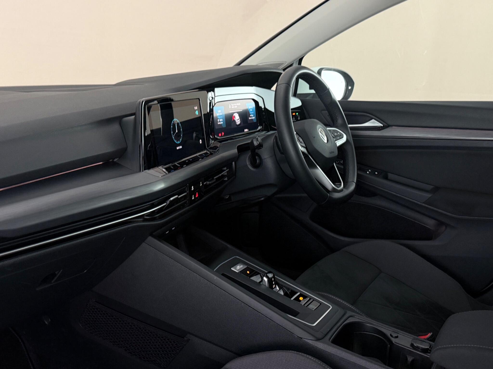 Volkswagen Golf view 4