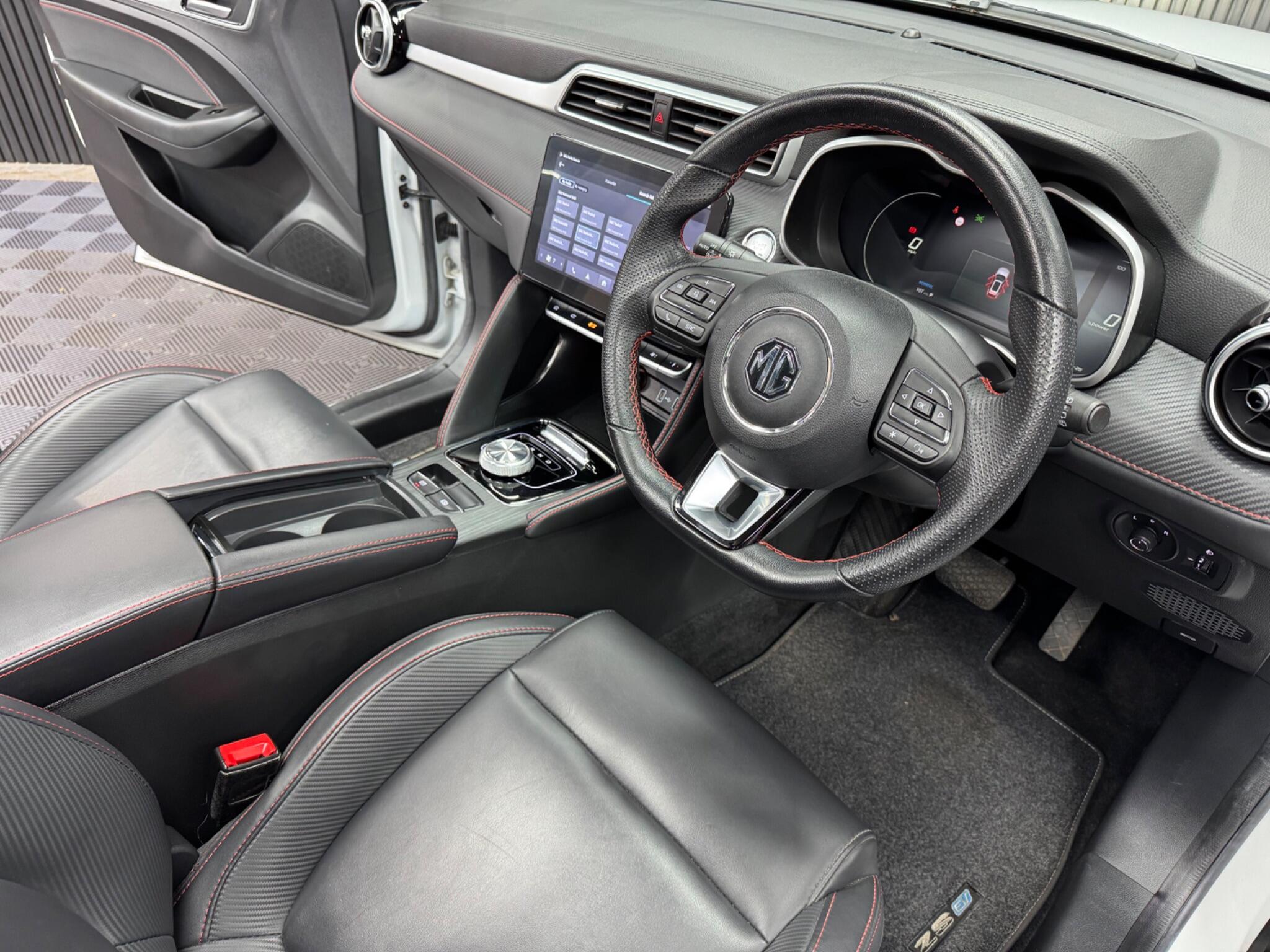 MG ZS view 7