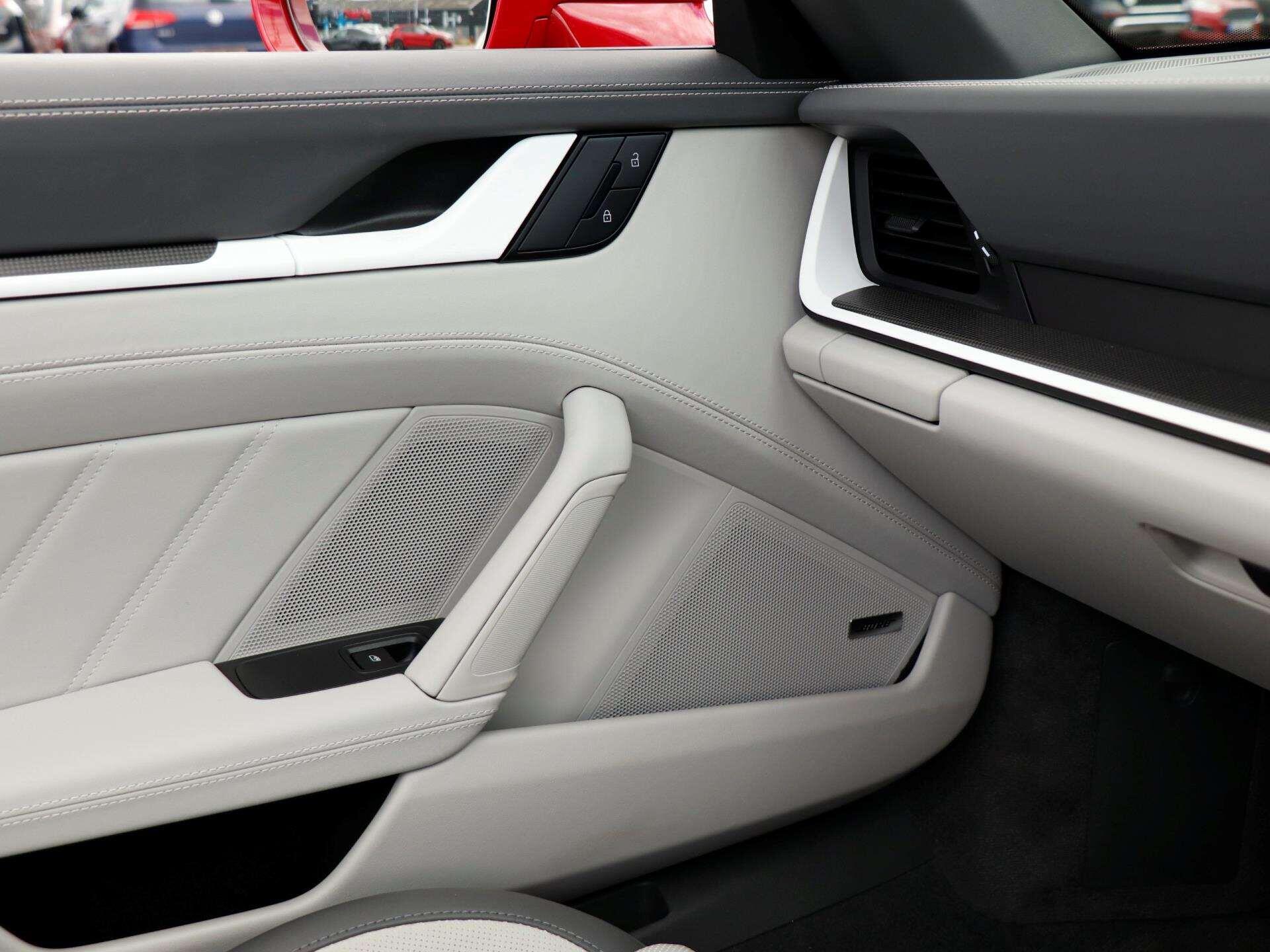 Porsche 911 view 23