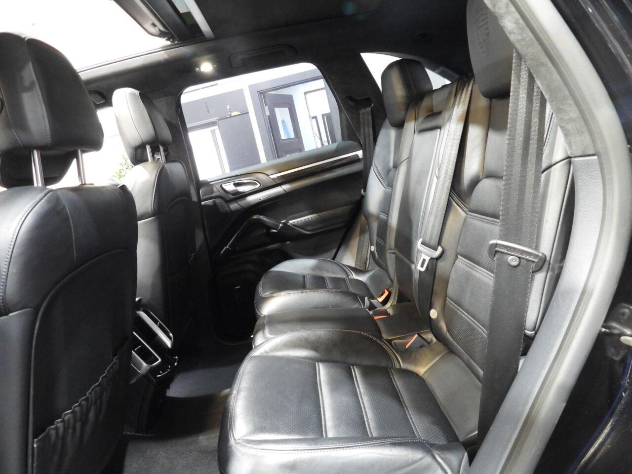 Porsche Cayenne view 21