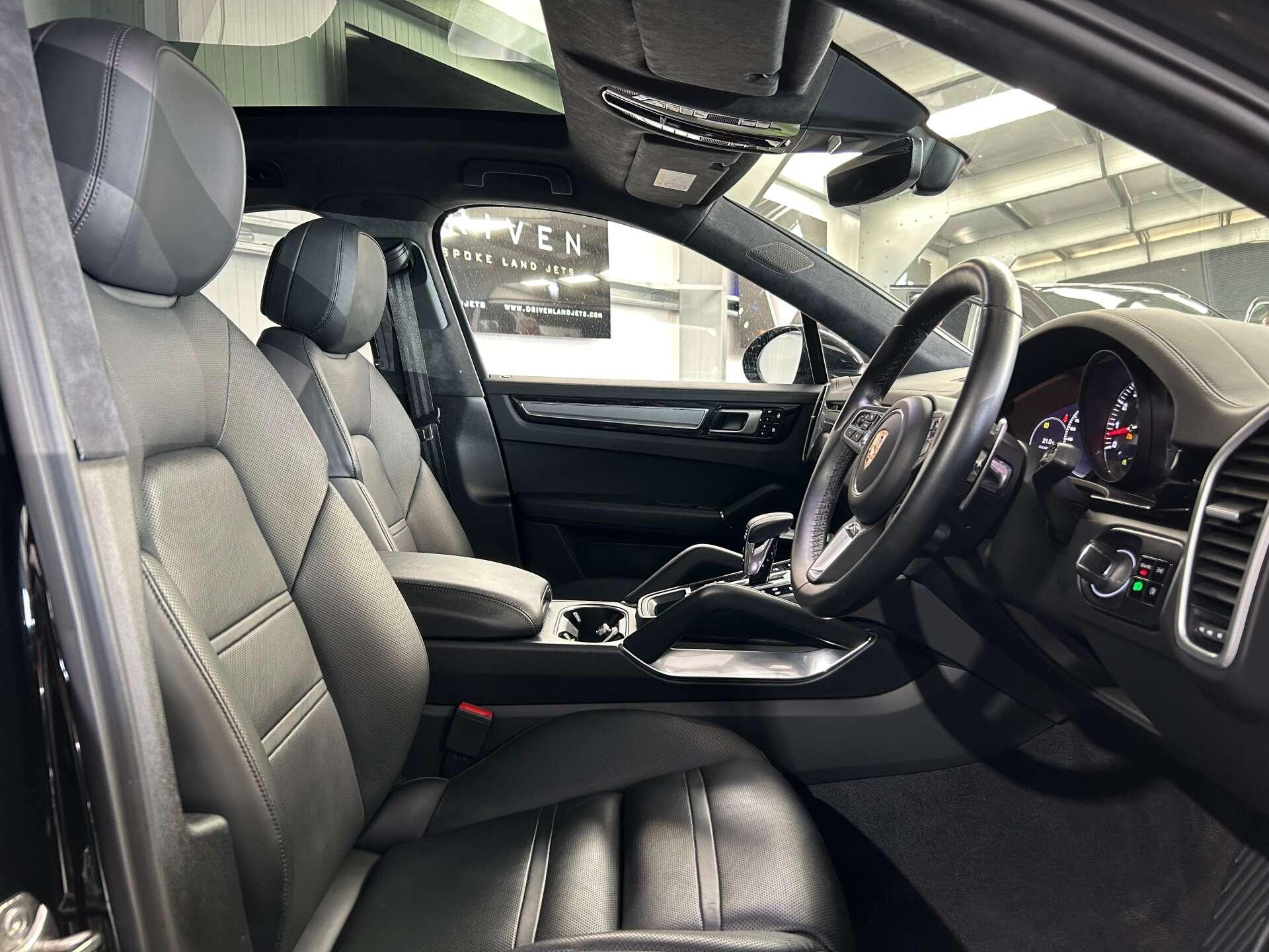 Porsche Cayenne view 32