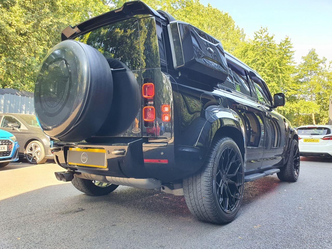 Land Rover Defender 110 view 10