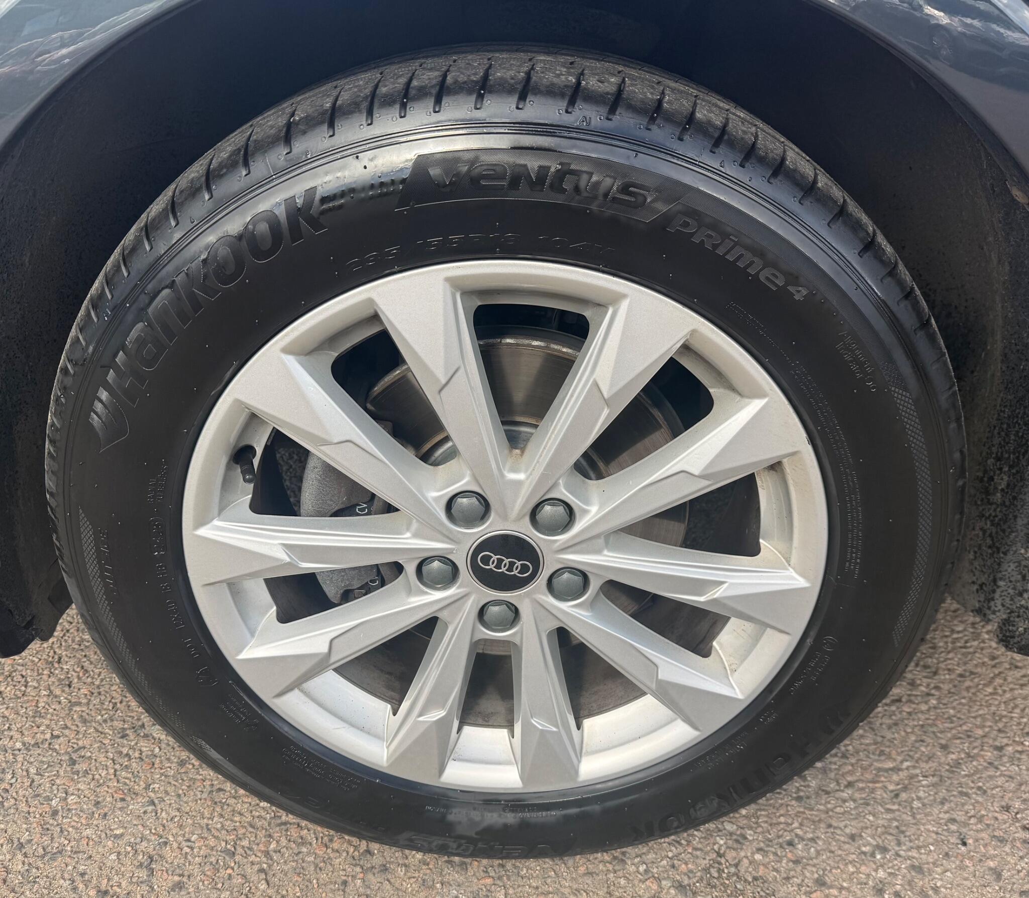 Audi Q3 view 7