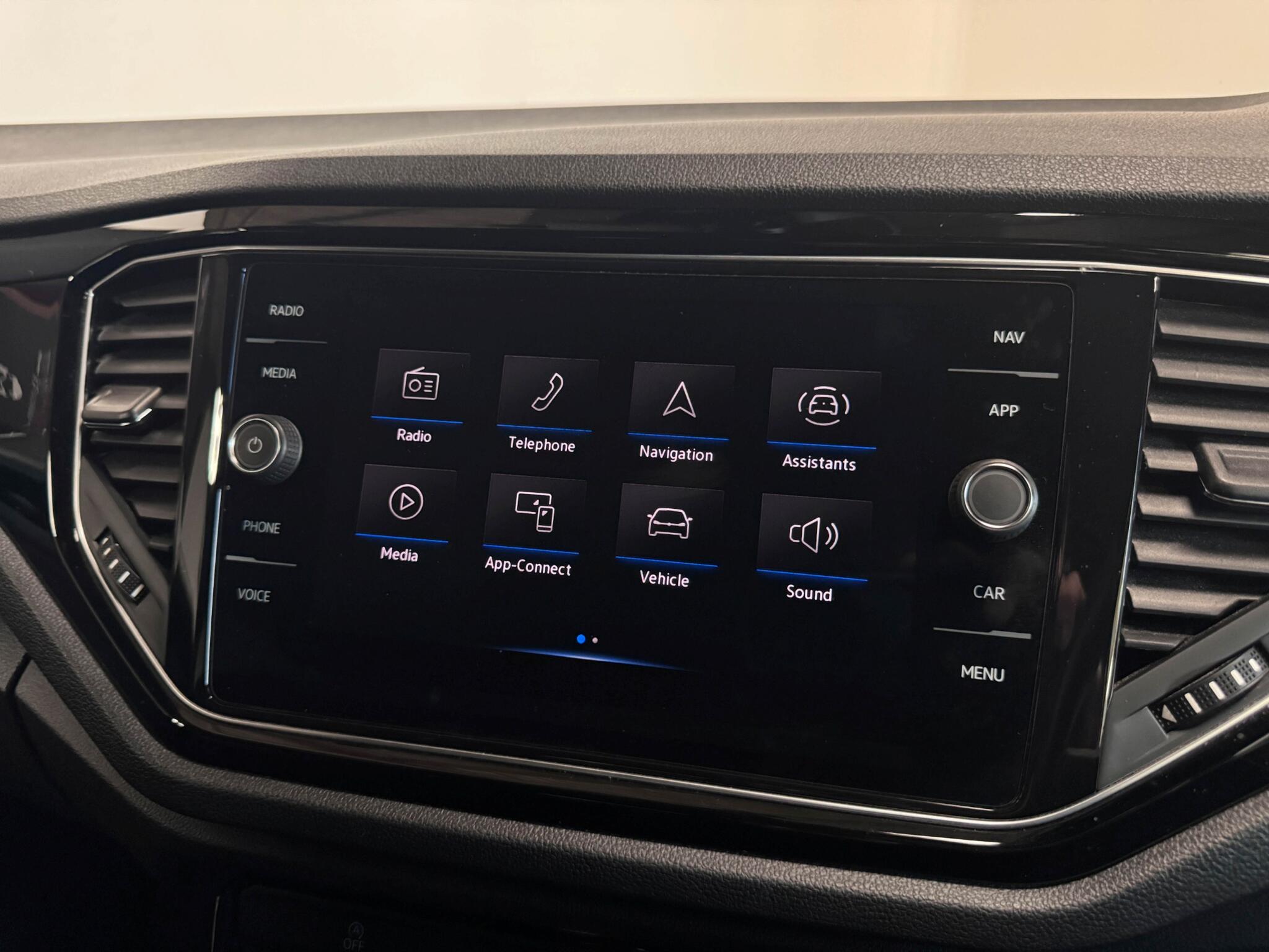 Volkswagen T-Roc view 32