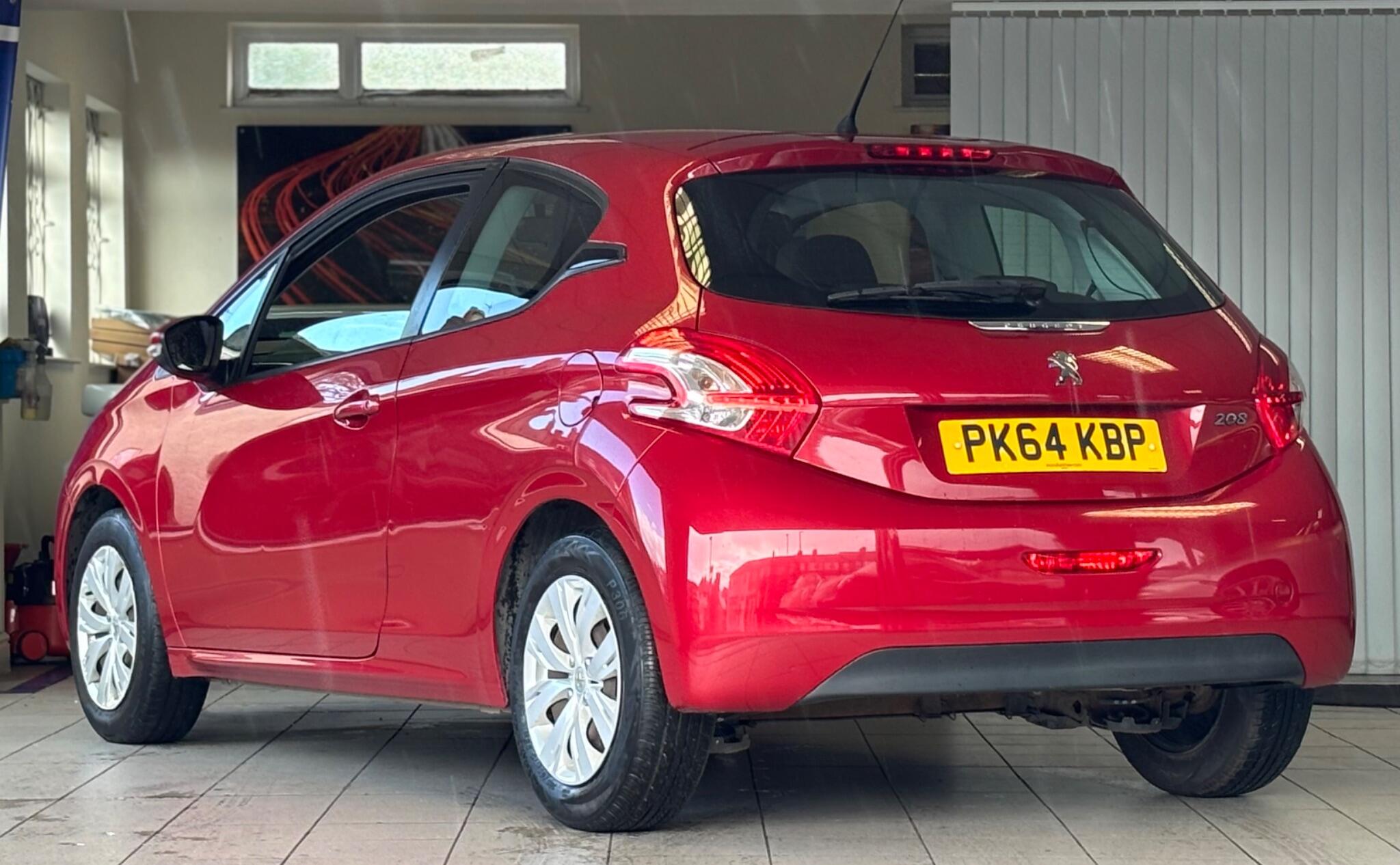 Peugeot 208 view 4