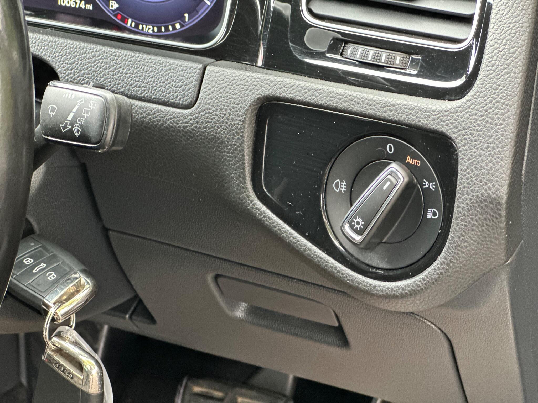 Volkswagen Golf view 18