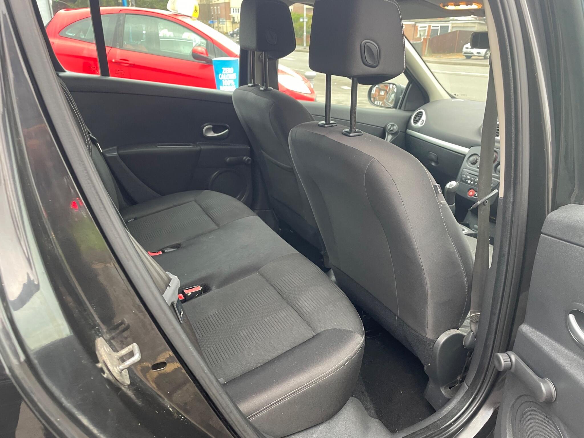 2011 Renault Clio image 24