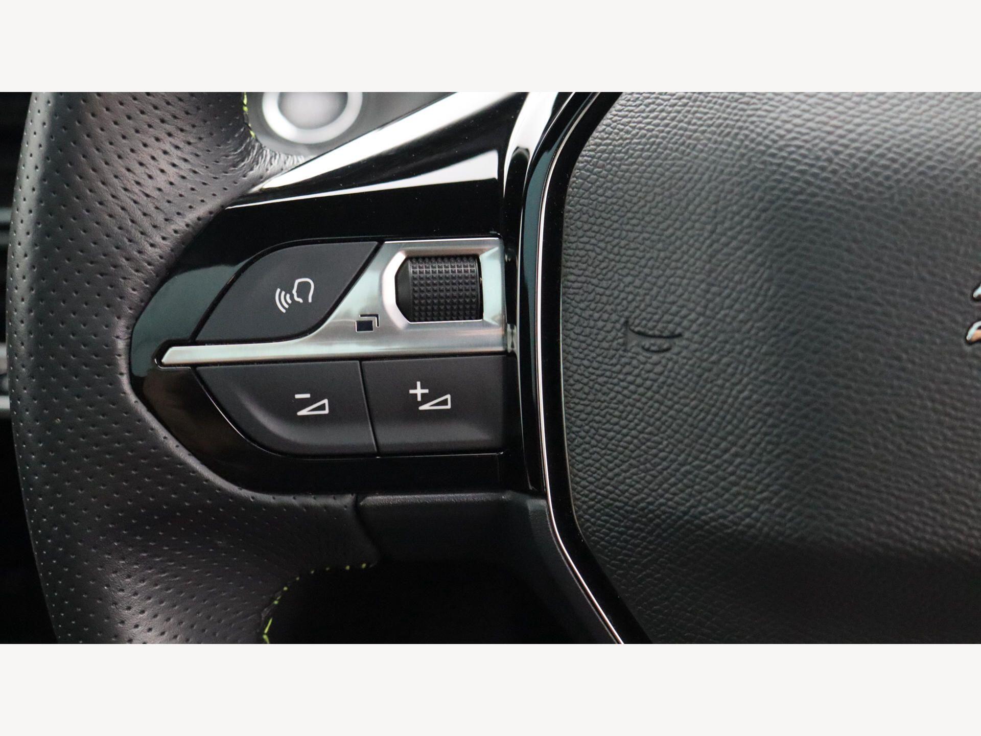 Peugeot e-208 view 21