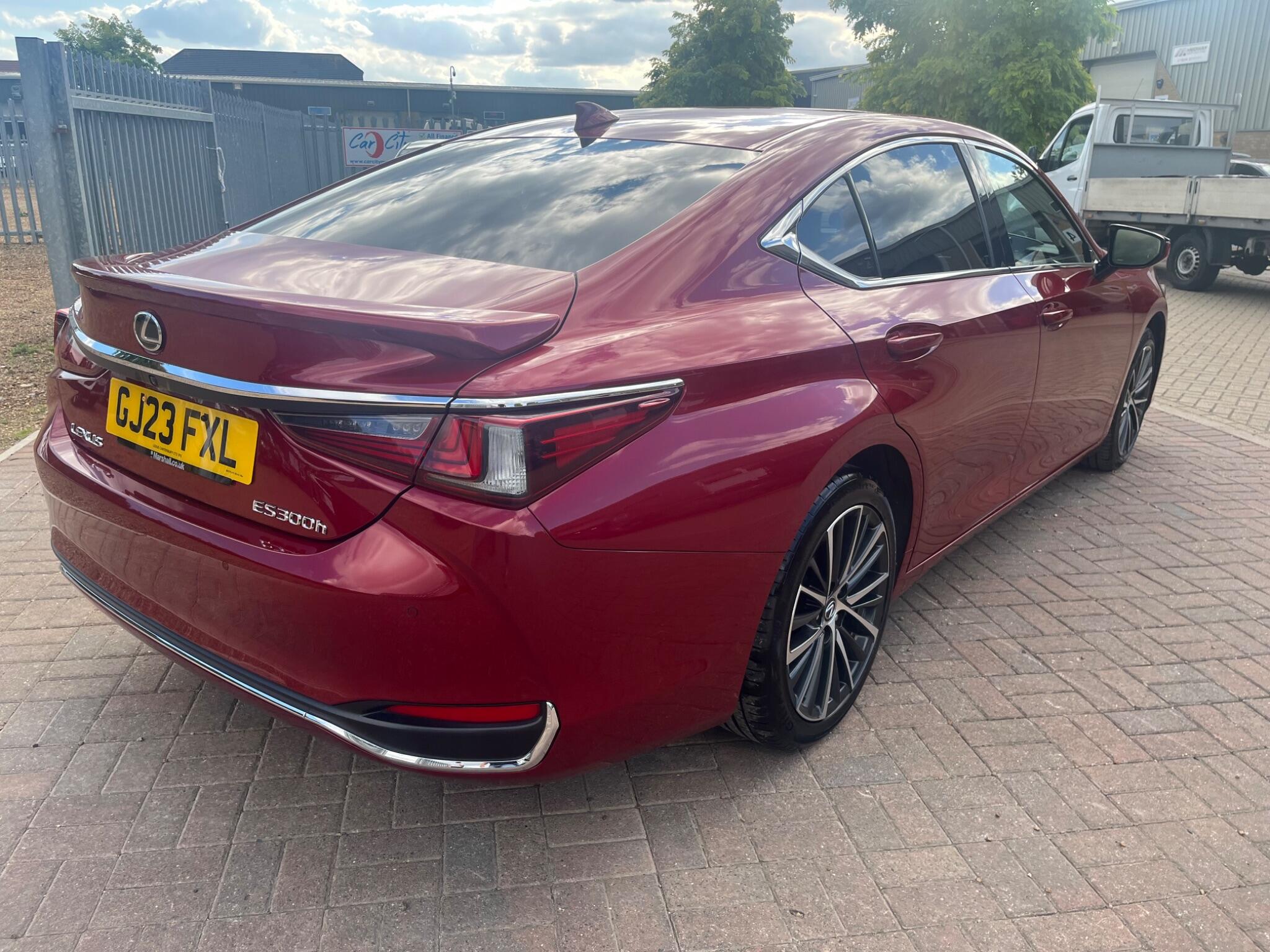 Lexus ES view 23