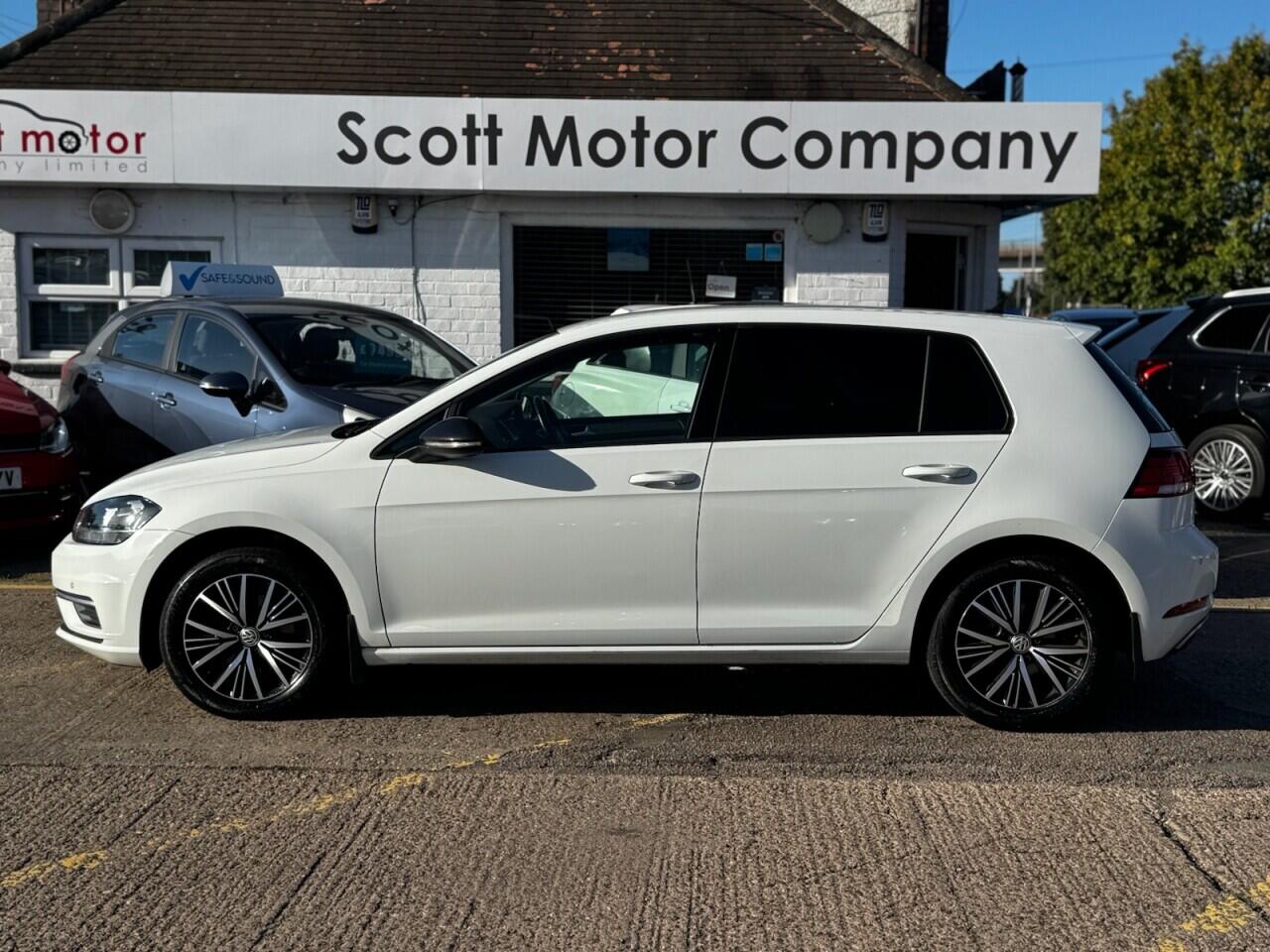 Volkswagen Golf view 8